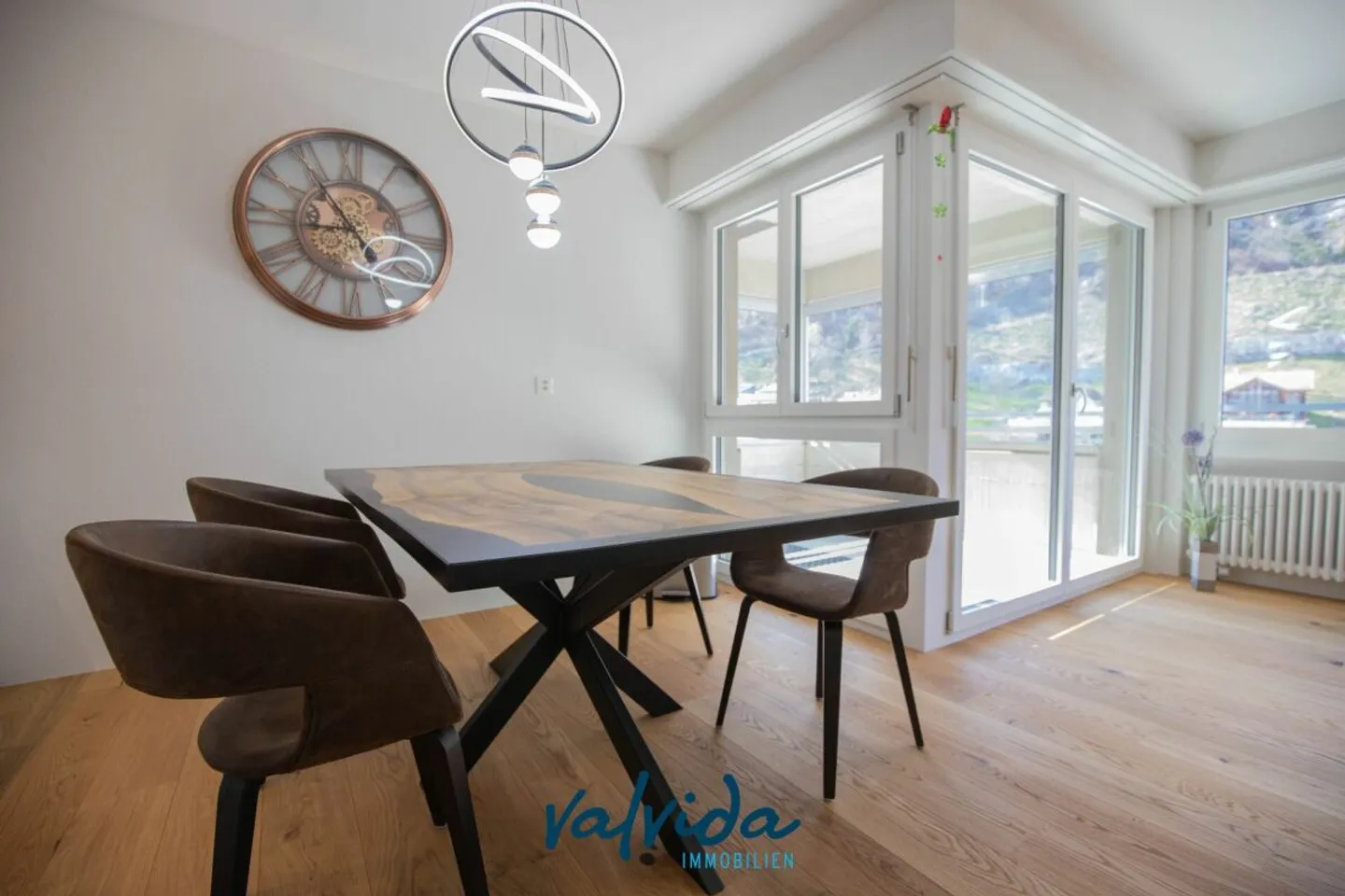 Appartement moderne avec vue sur les montagnes - Photo 1 sur 12