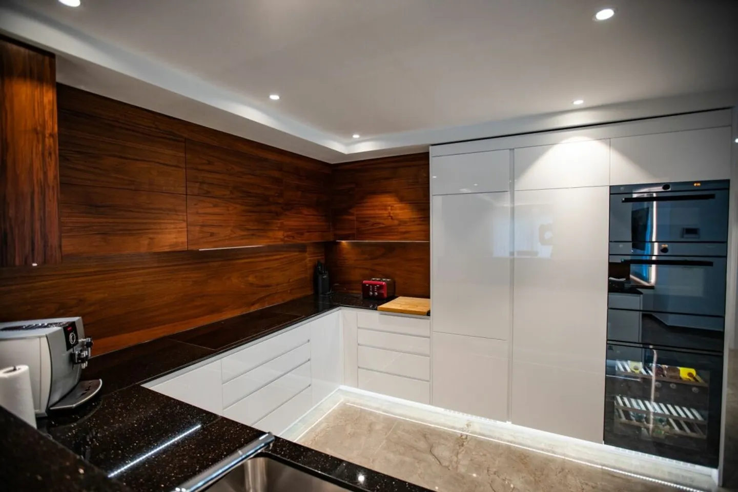 5.5 Room Apartment - Luxurious Gem - Photo 5 of 10