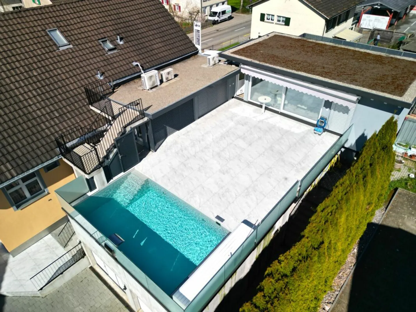 Vivre généreusement, utiliser de manière flexible - avec piscine et espace commercial - Photo 8 sur 12
