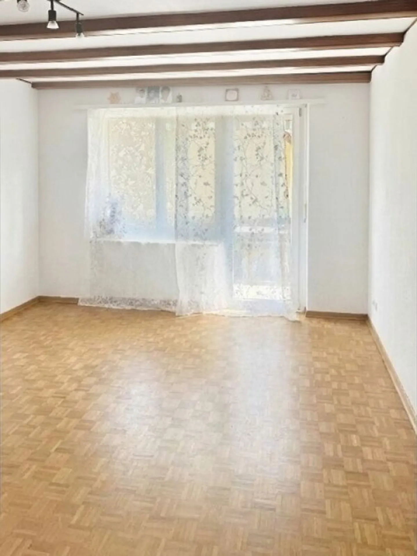 Geräumige 4 Zimmer-Wohnung an zentraler Lage - Foto 3 von 9