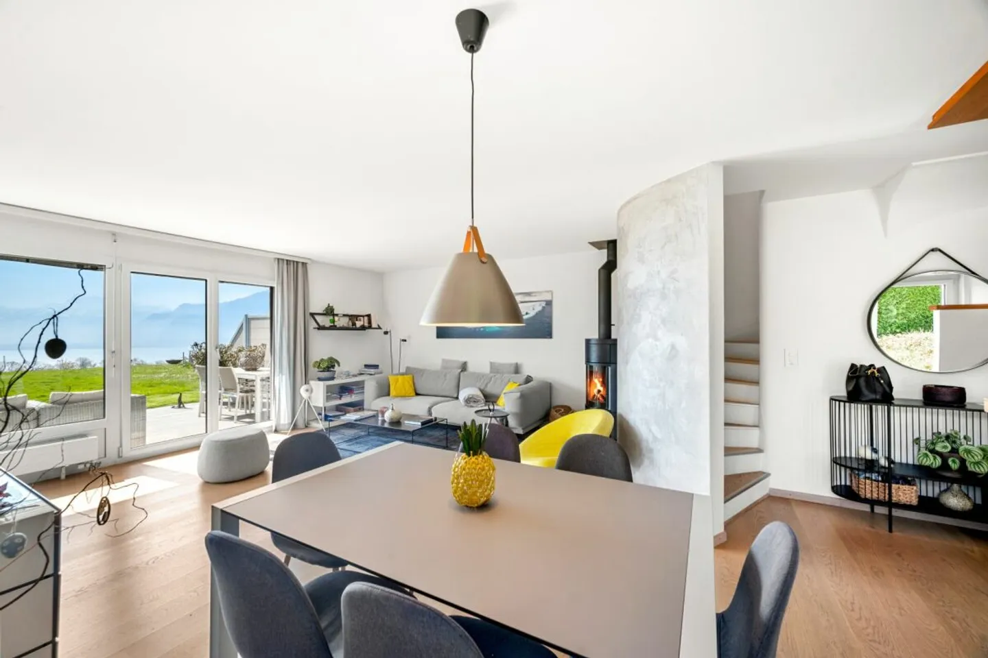 5.5-room villa with stunning lake view - Photo 9 of 10