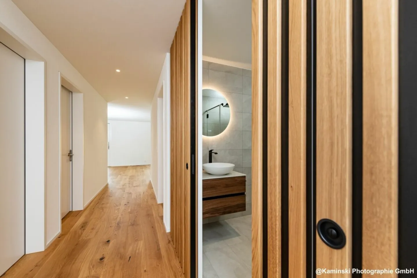 Appartamento giardino 4,5 locali elegante in costruzione ibrida in legno nobile - Foto 10 di 13