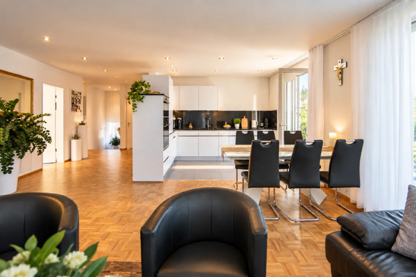 Above the rooftops of Herisau - exclusive 5.5-room penthouse apartment with two terraces and private lift access - Photo 6 of 13