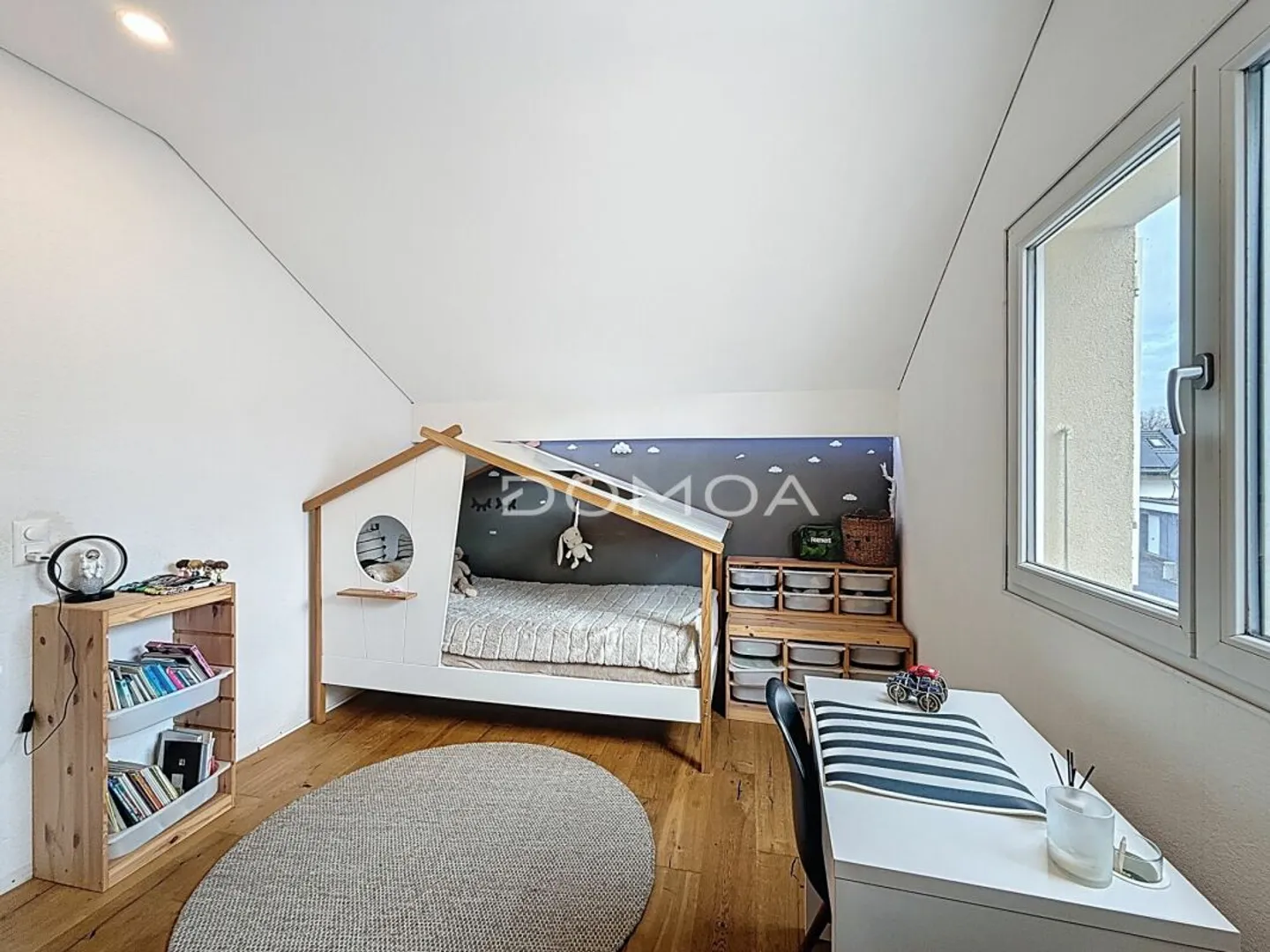 Geräumige Familienvilla mit grossem Garten und 4 Schlafzimmern - Foto 6 von 11