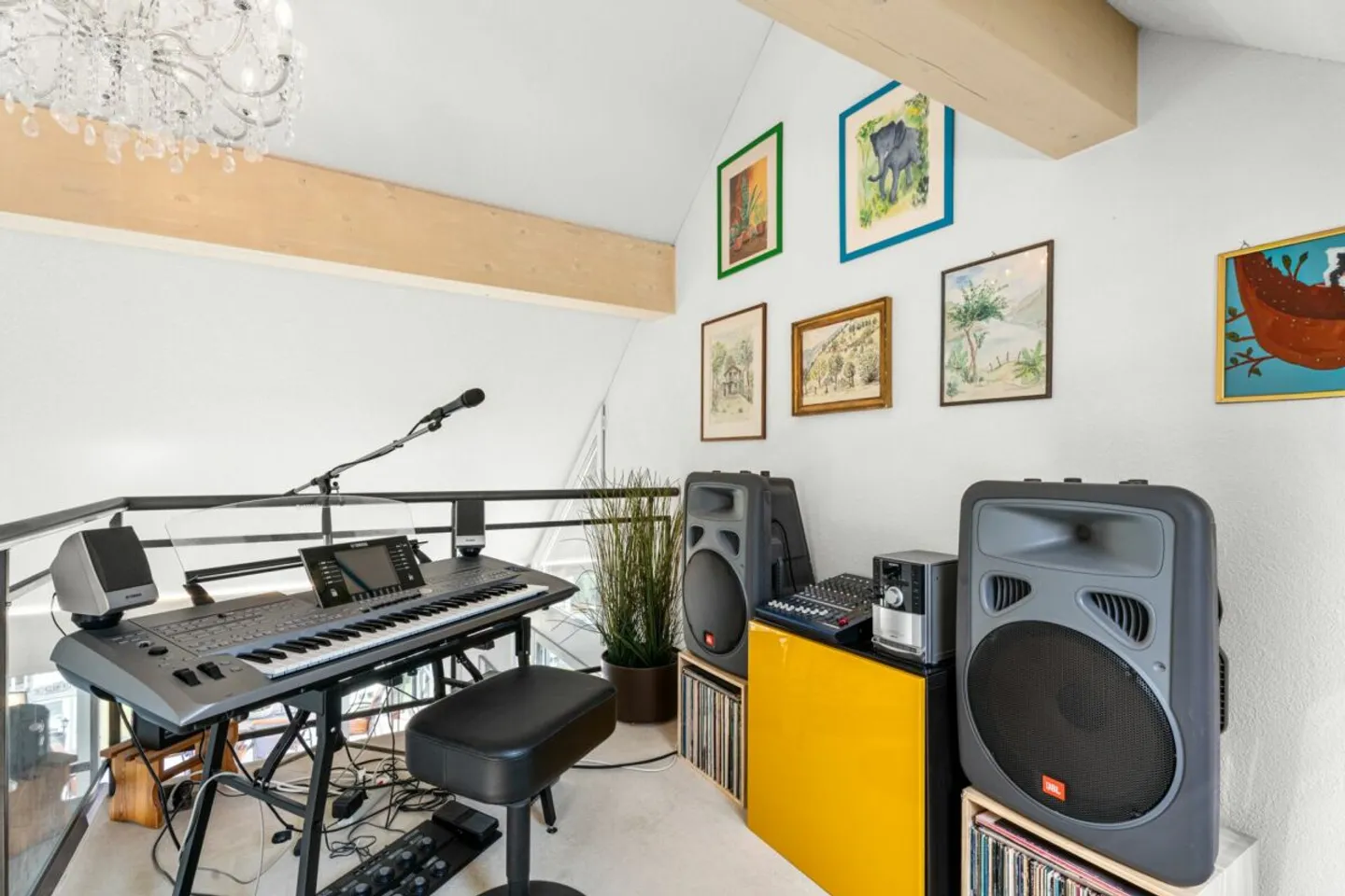 Maison individuelle jumelée de 5,5 pièces presque neuve dans un emplacement de choix - Photo 9 sur 13