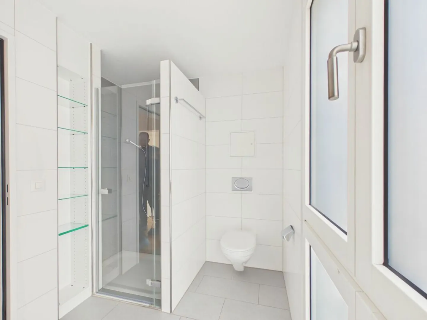 Moderne Wohnung mit zwei Balkonen - Foto 9 von 13