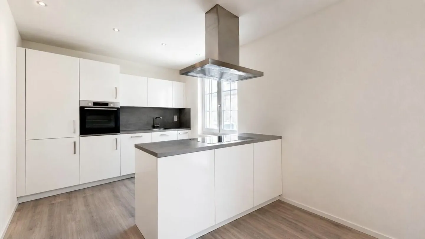 Spacious Terrace Apartment in the Town Center - Photo 4 of 8
