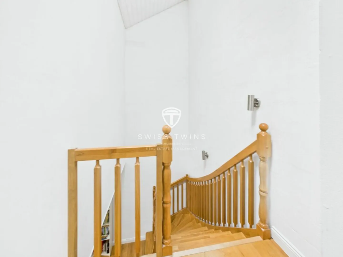 Appartement élégant de 6,5 pièces dans un bâtiment historique à Volken - Photo 7 sur 13