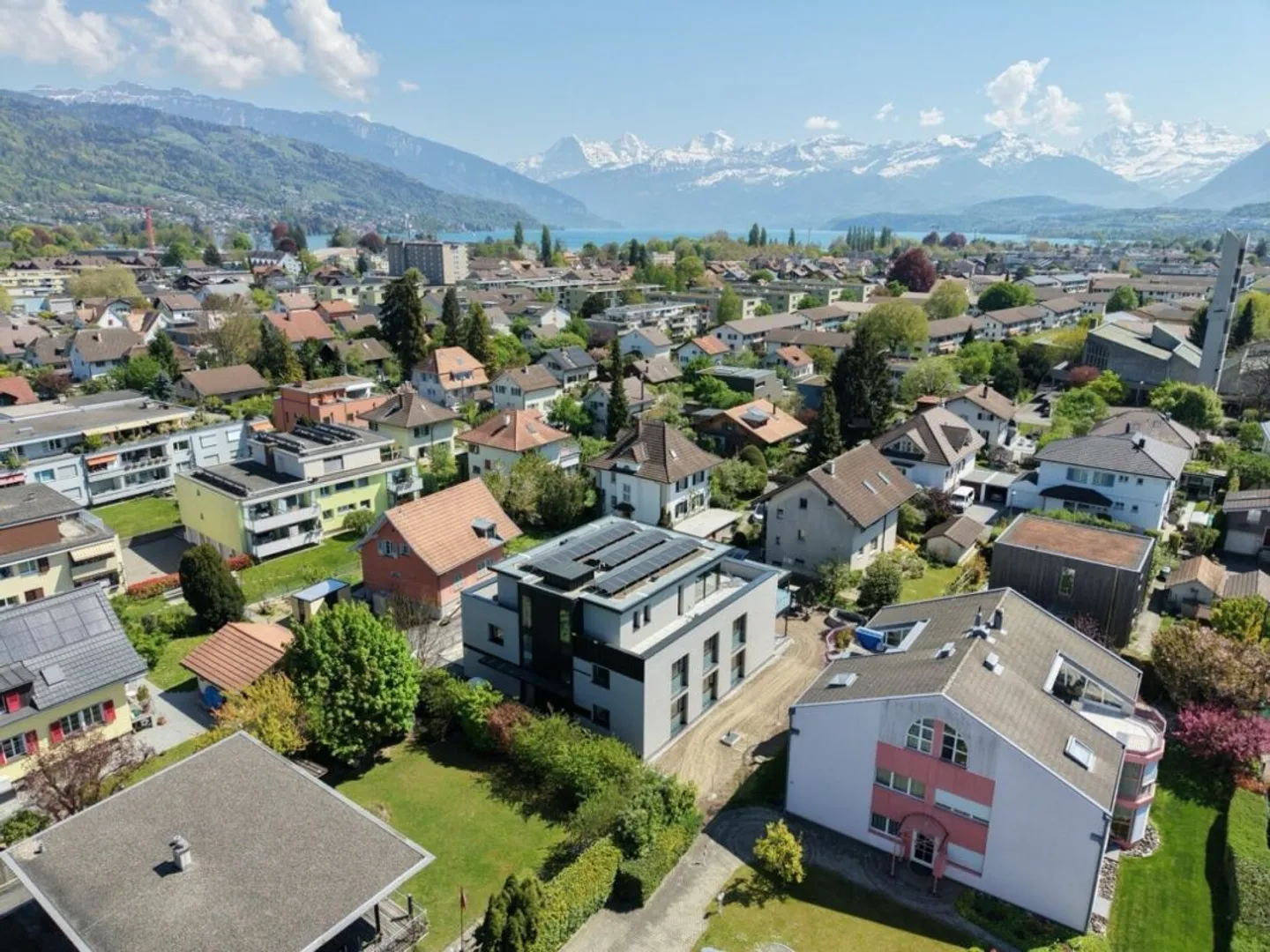 Où la vie moderne rencontre la qualité de vie (appartement de droite) - Photo 2 sur 13