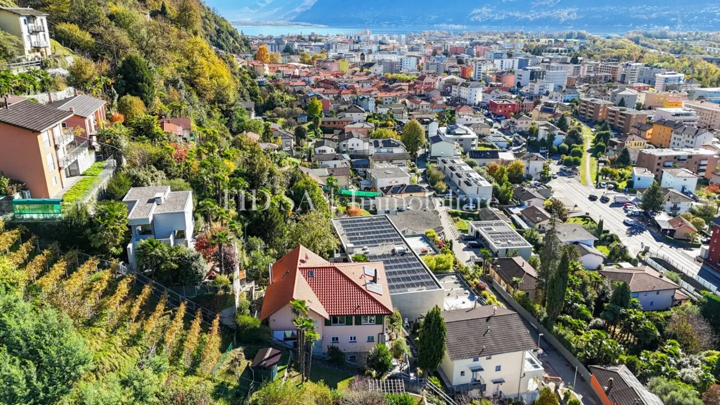 SOLDUNO - Ampio appartamento con vista imprendibile in casa bifamiliare - Photo 13 of 13
