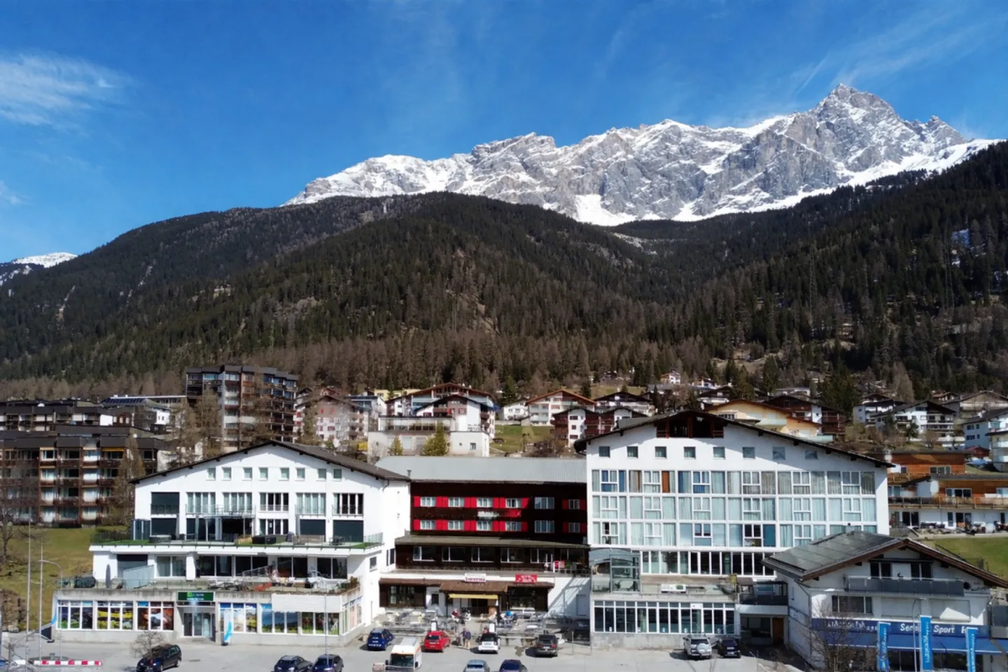 Stylish 3.5 Room Apartment with Generous Terrace - Photo 8 of 8