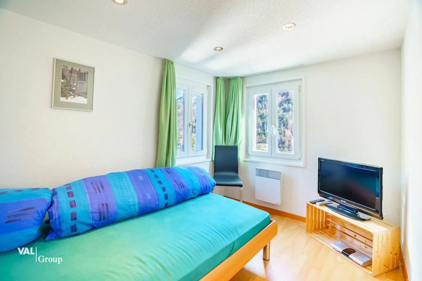 Comprehensively renovated apartment with spectacular views and historic flair - Photo 4 of 13