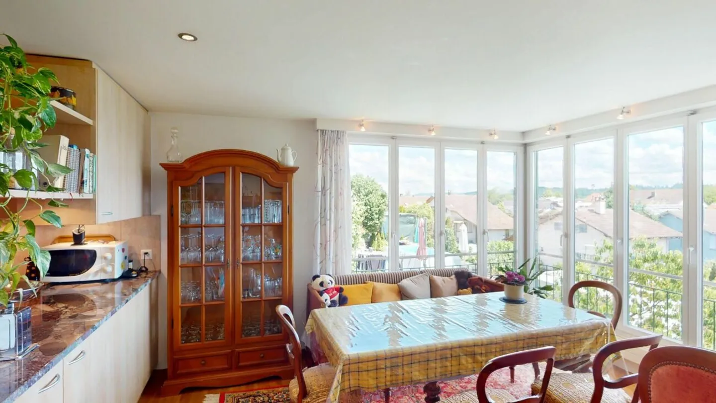 Charming Family Home with Garden - Photo 7 of 13