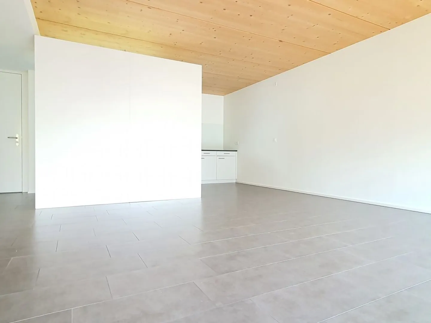 Moderno appartamento di 2,5 stanze con bel balcone in un alloggio assistito - Foto 4 di 9