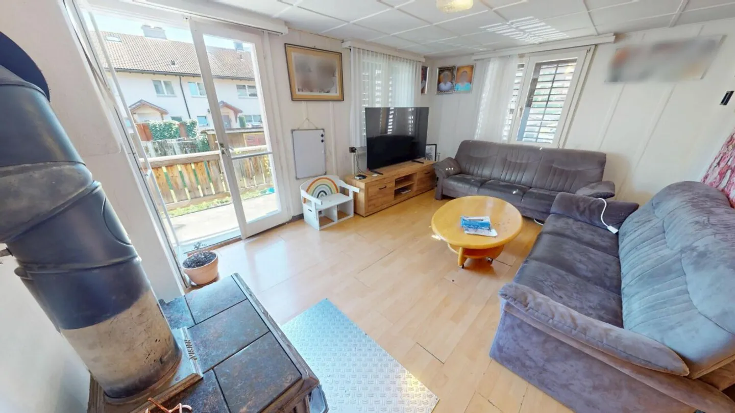 Charming Duplex Home with Garden - Photo 2 of 13