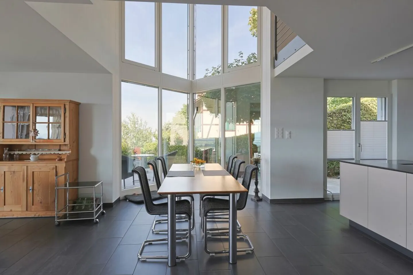 Casa unifamiliare di 5,5 stanze con vista meravigliosa - Foto 3 di 13