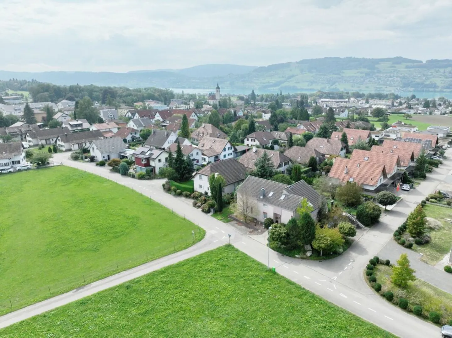 Maison individuelle de 7 1/2 pièces avec appartement de 5 ½ pièces Vivre avec vue - Maison individuelle avec appartement séparé près du lac Hallwil - Photo 12 sur 12