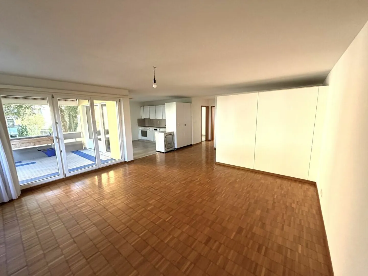 Cozy 3.5-room ground floor apartment with two balconies in a central location - Photo 5 of 13