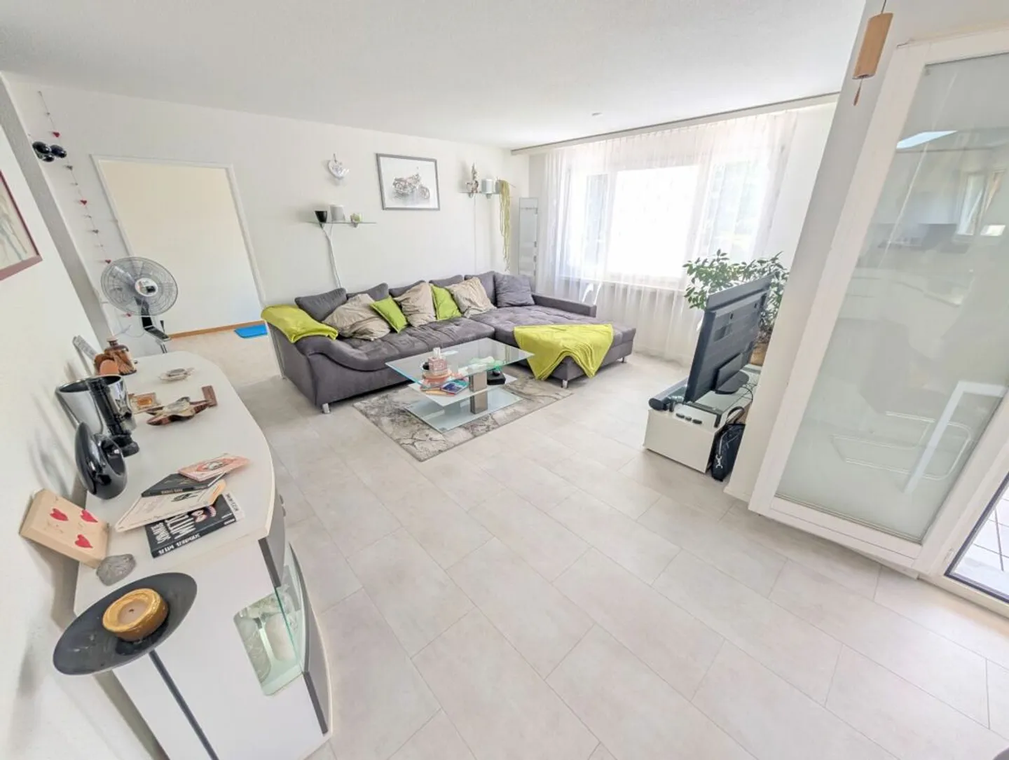 Stylish Family Apartment in Quiet Area - Photo 3 of 13