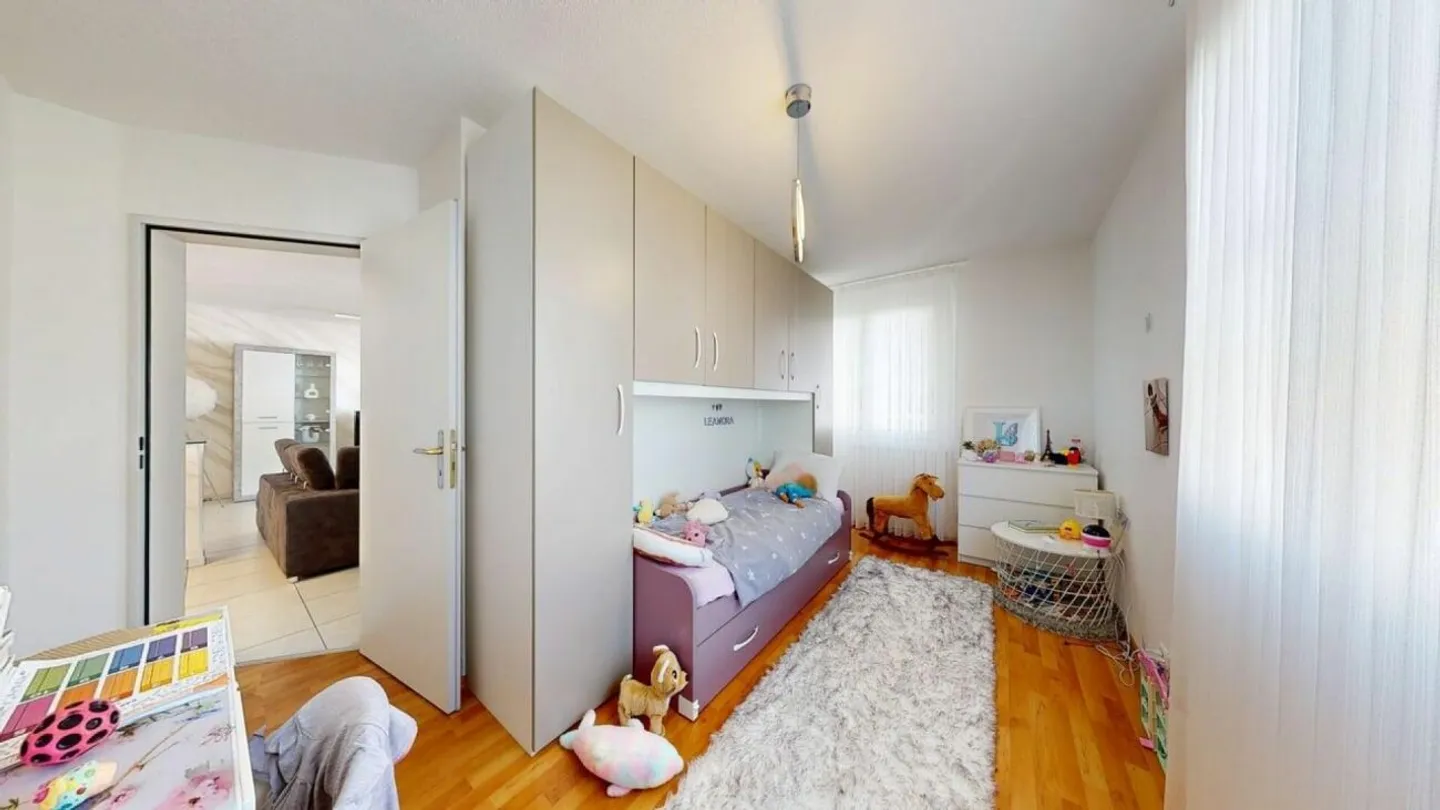 Comfortable Living 4.5 Rooms with Plenty of Space and Peace - Photo 9 of 12