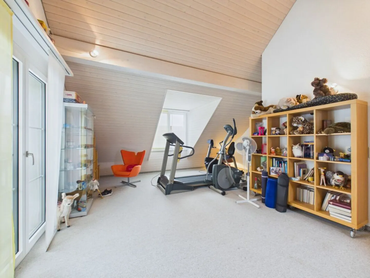 Where Living Quality is Home - Family House with Winter Garden and Solar System - Photo 10 of 11