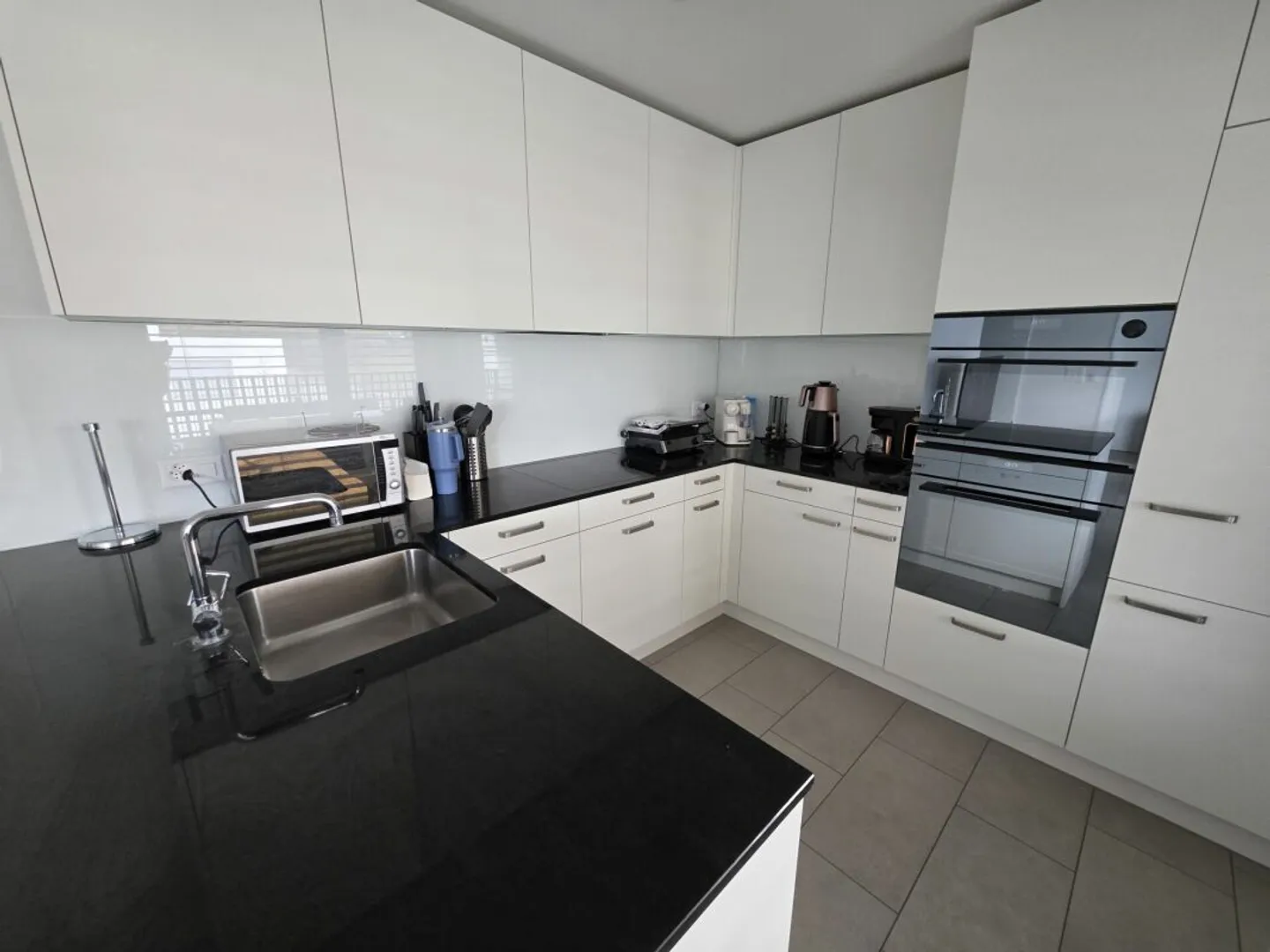 Appartamento moderno e luminoso di 4,5 stanze cerca nuovo inquilino - Foto 3 di 8