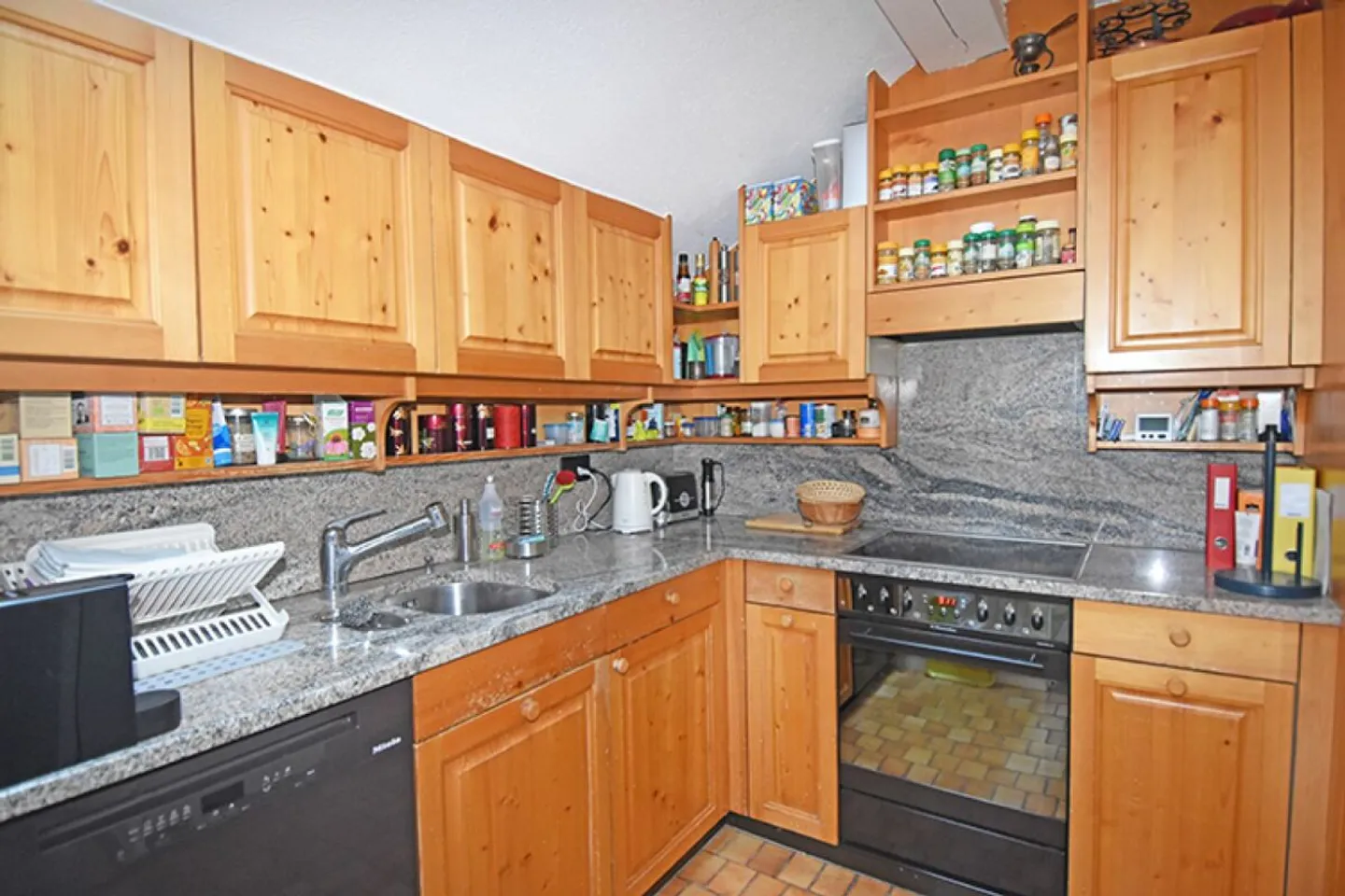 Cozy Home with Panoramic View - Photo 4 of 13