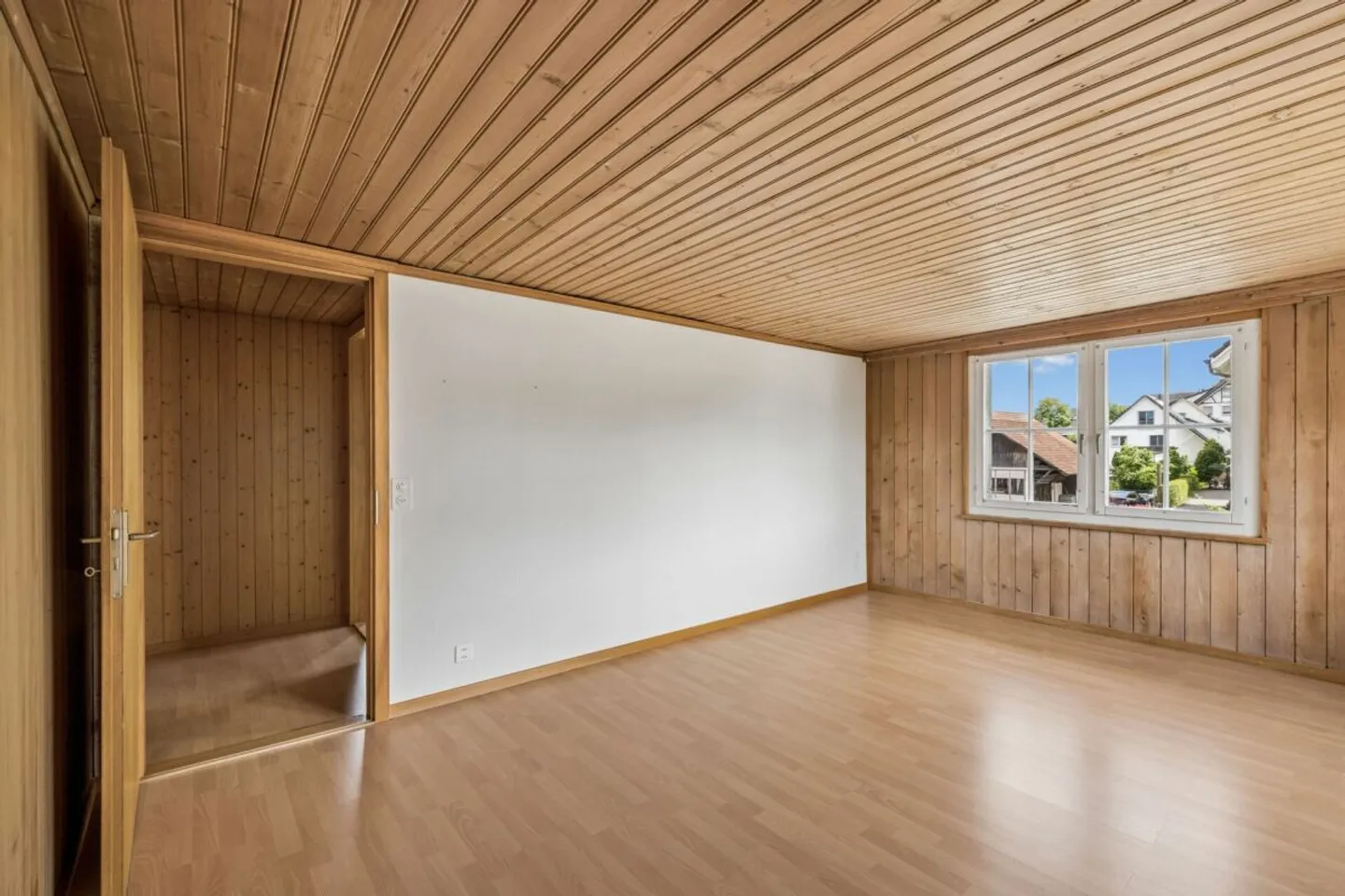 HANDYMAN'S DREAM - Here Makers Hit the Nail on the Head! - Photo 9 of 13