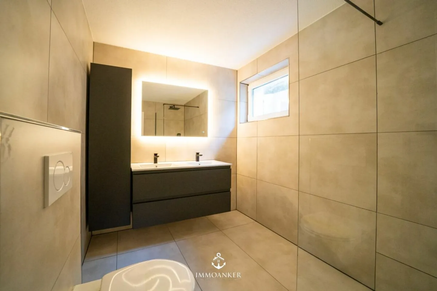 Grosszügiges Einfamilienhaus mit Wohnung - Foto 12 von 13