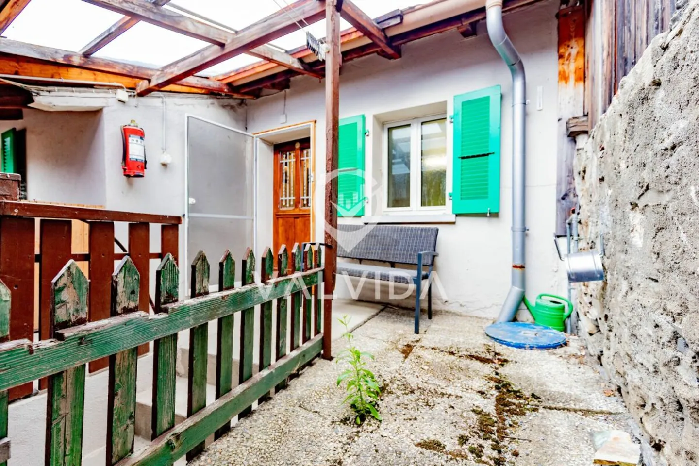 3.5 Room Apartment with Panoramic View and Development Potential in Hohtenn - Photo 2 of 13