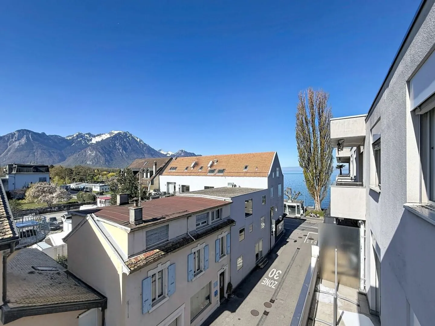 Bellissimo e spazioso appartamento di 3,5 locali con magnifica vista sulle Dents-du-Midi e un angolo del lago - Foto 1 di 10