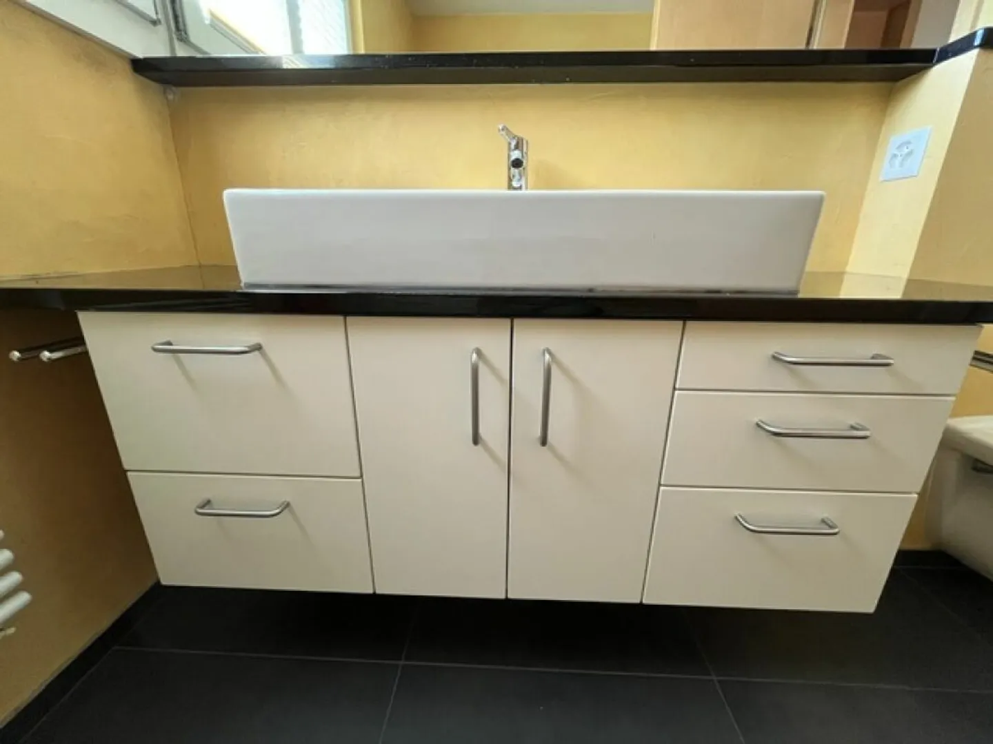 Casa unifamiliare ben tenuta con ampio spazio esterno - Foto 8 di 13