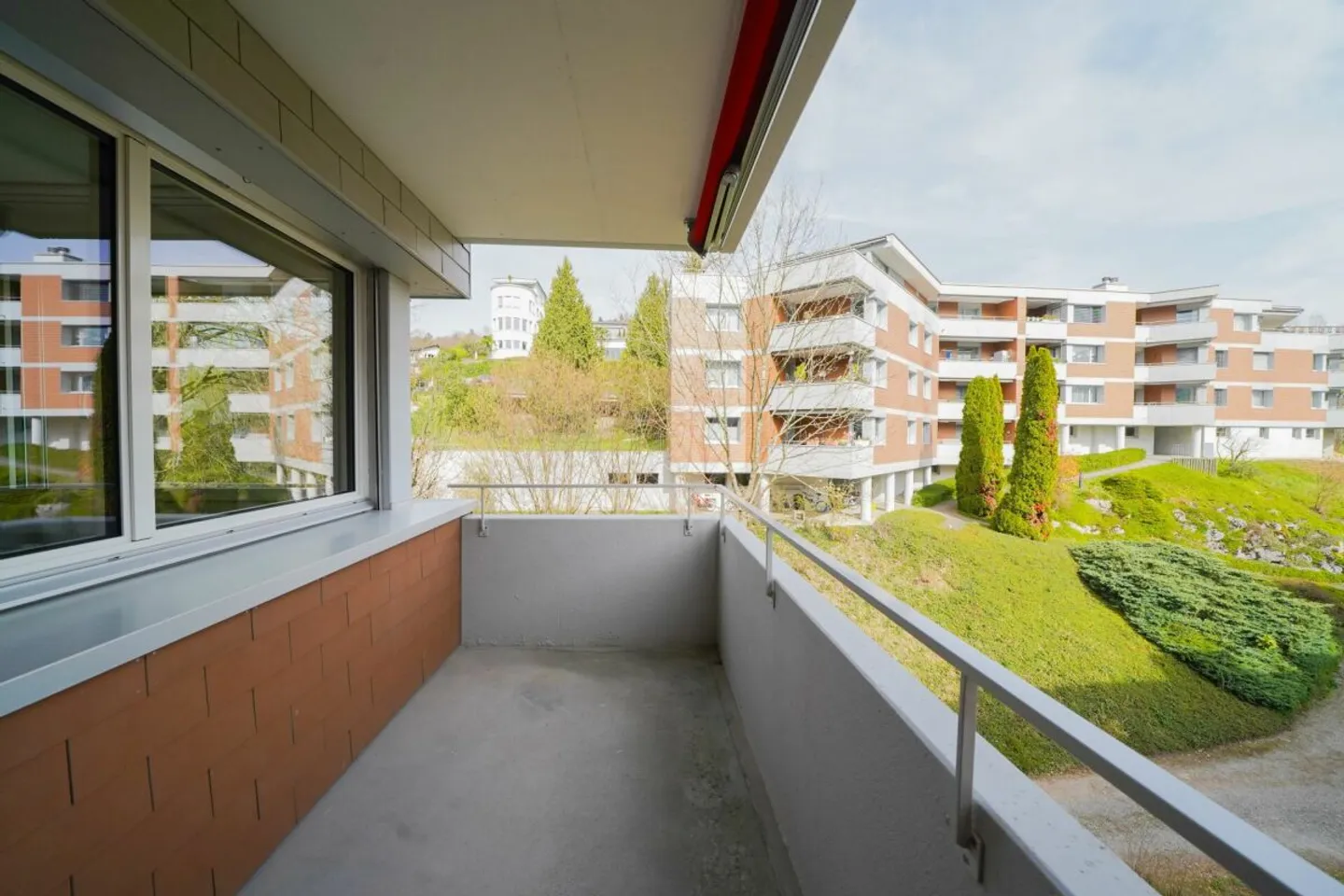 Rénové, moderne, accueillant - Votre nouveau chez-vous à Horw - Photo 9 sur 10