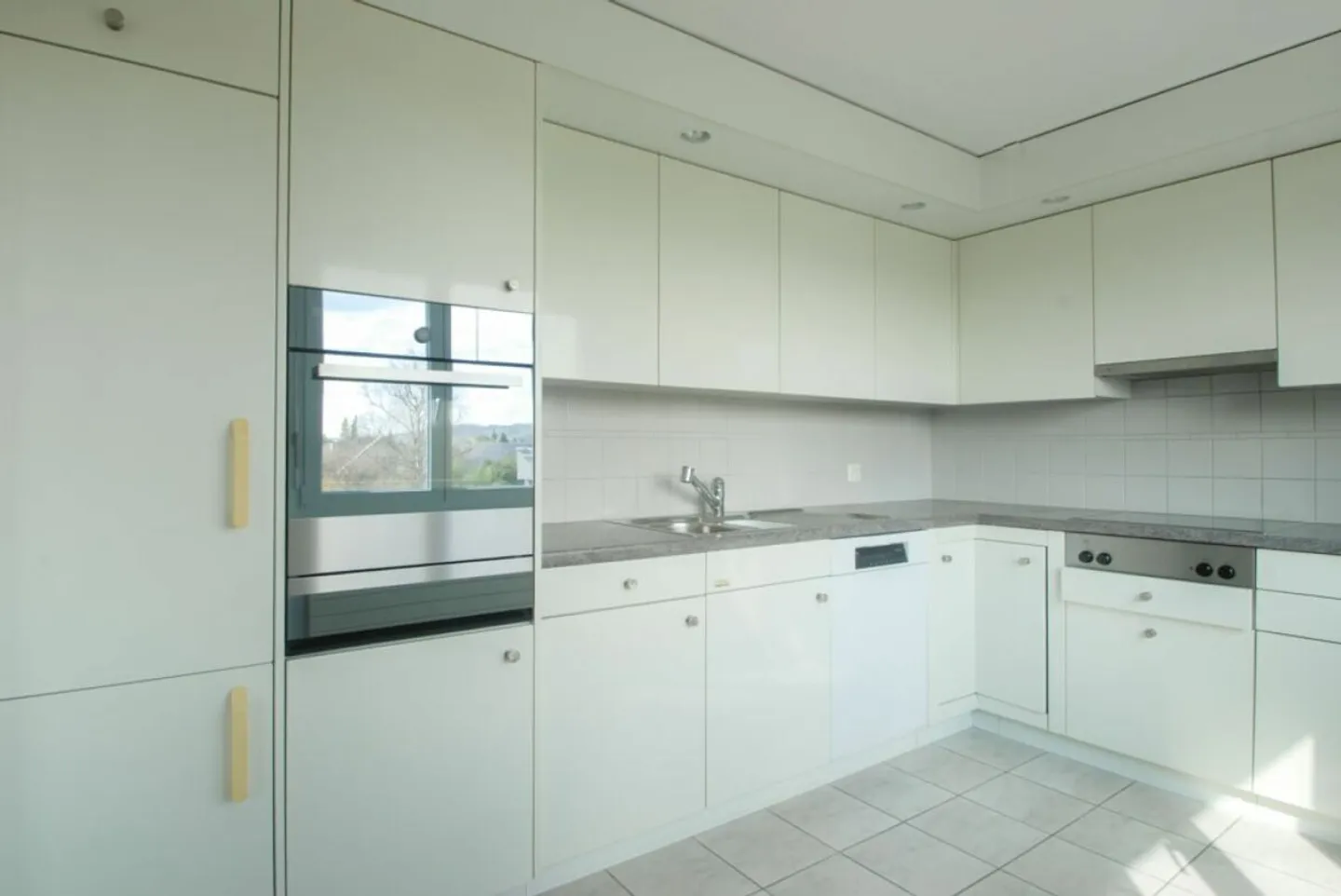 Apartment in a great residential area - Photo 2 of 13