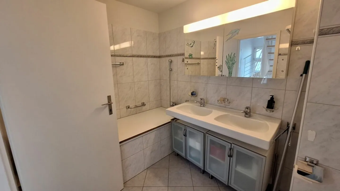 Ferienfeeling zu Hause erleben? Modernes 6.5-Zimmer-Reiheneckhaus mit fantastischem Garten, Waldanschluss in ruhiger Lage Dietikon - Foto 13 von 13