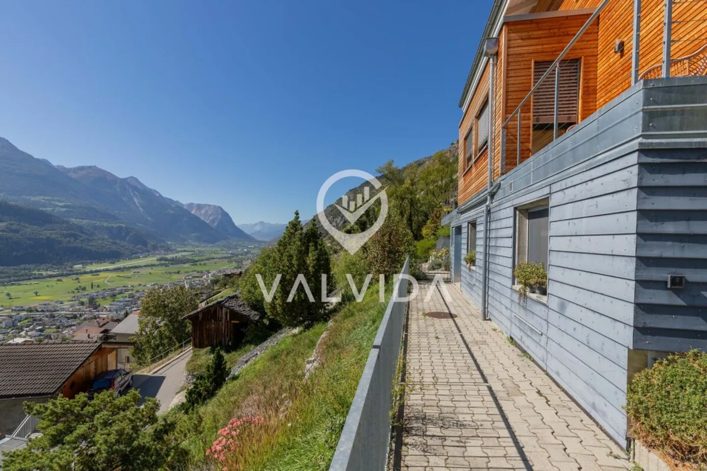 Einfamilienhaus mit Weitsicht auf das Rhonetal - Foto 2 von 13