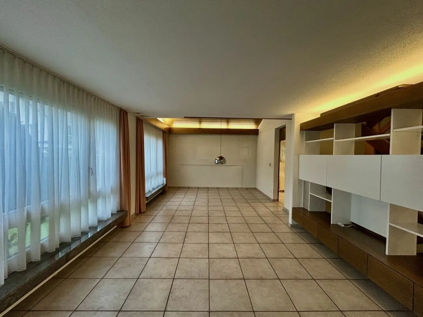 6.5-room single-family house with plenty of space for new ideas! - Photo 2 of 13