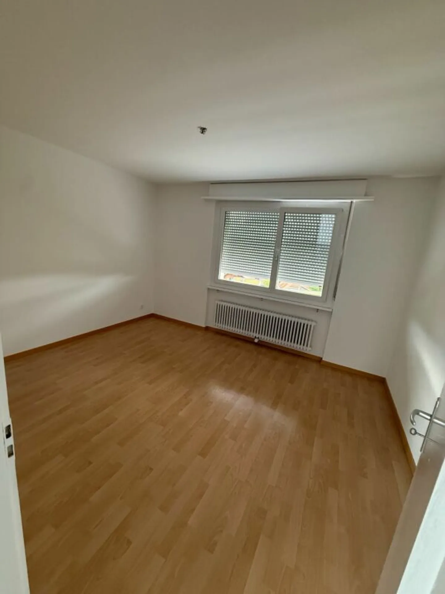 Moderne und helle 2-Zimmer-Wohnung in Lyss - Photo 4 of 7