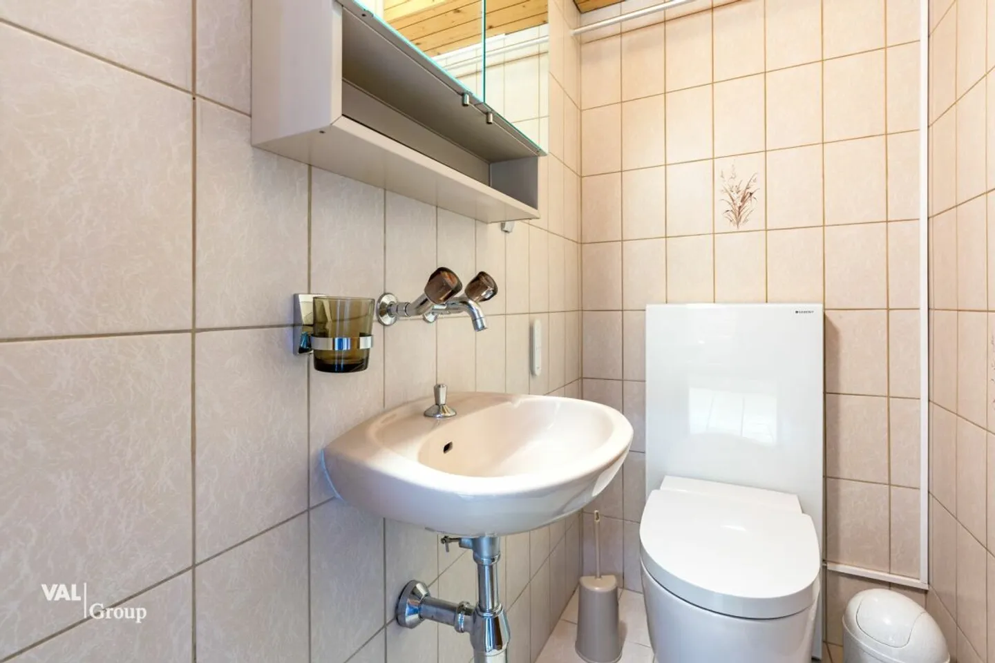 Quiet attic apartment near the thermal baths - furnished & ready to move in - Photo 7 of 11