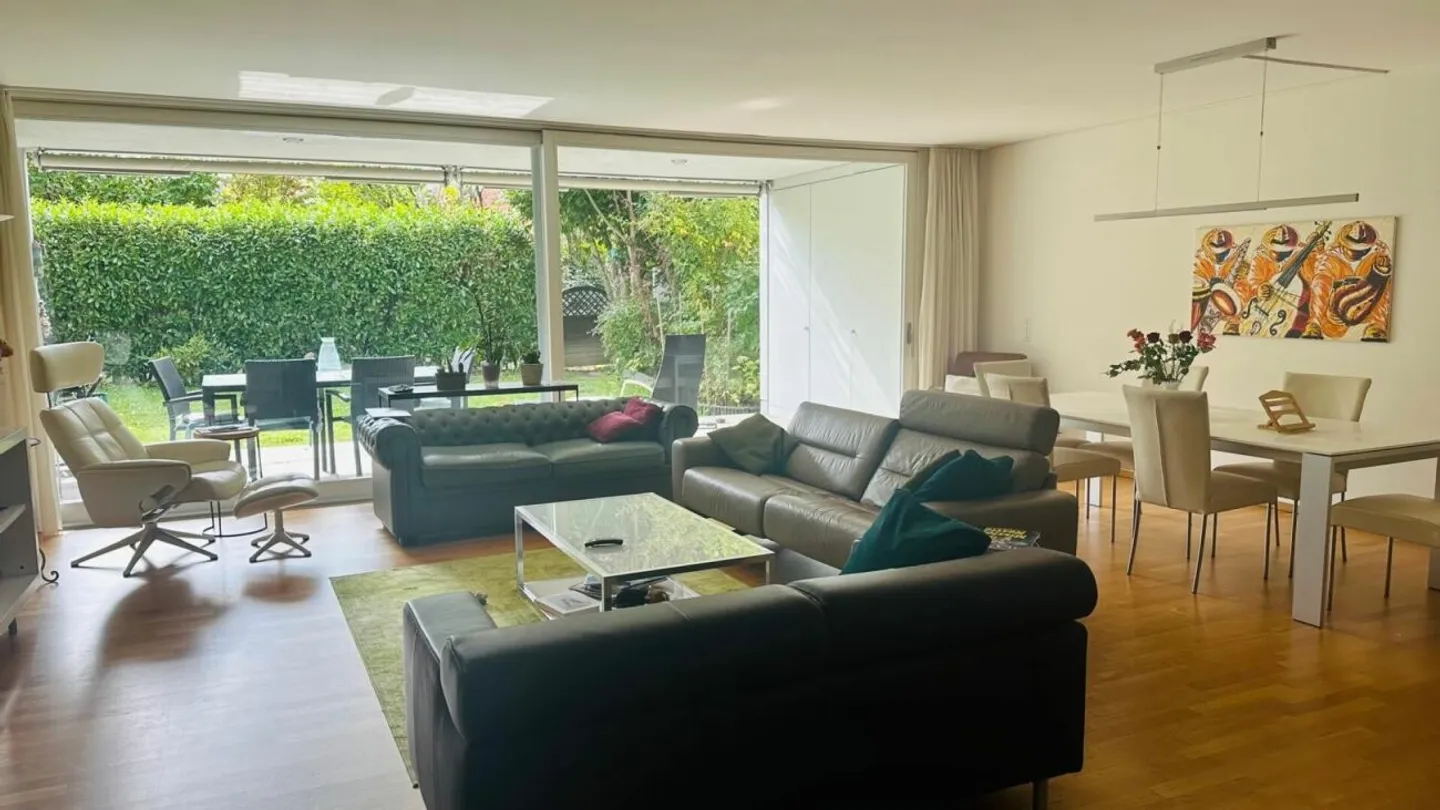 Ampio appartamento con giardino a Oberwil - Foto 5 di 11