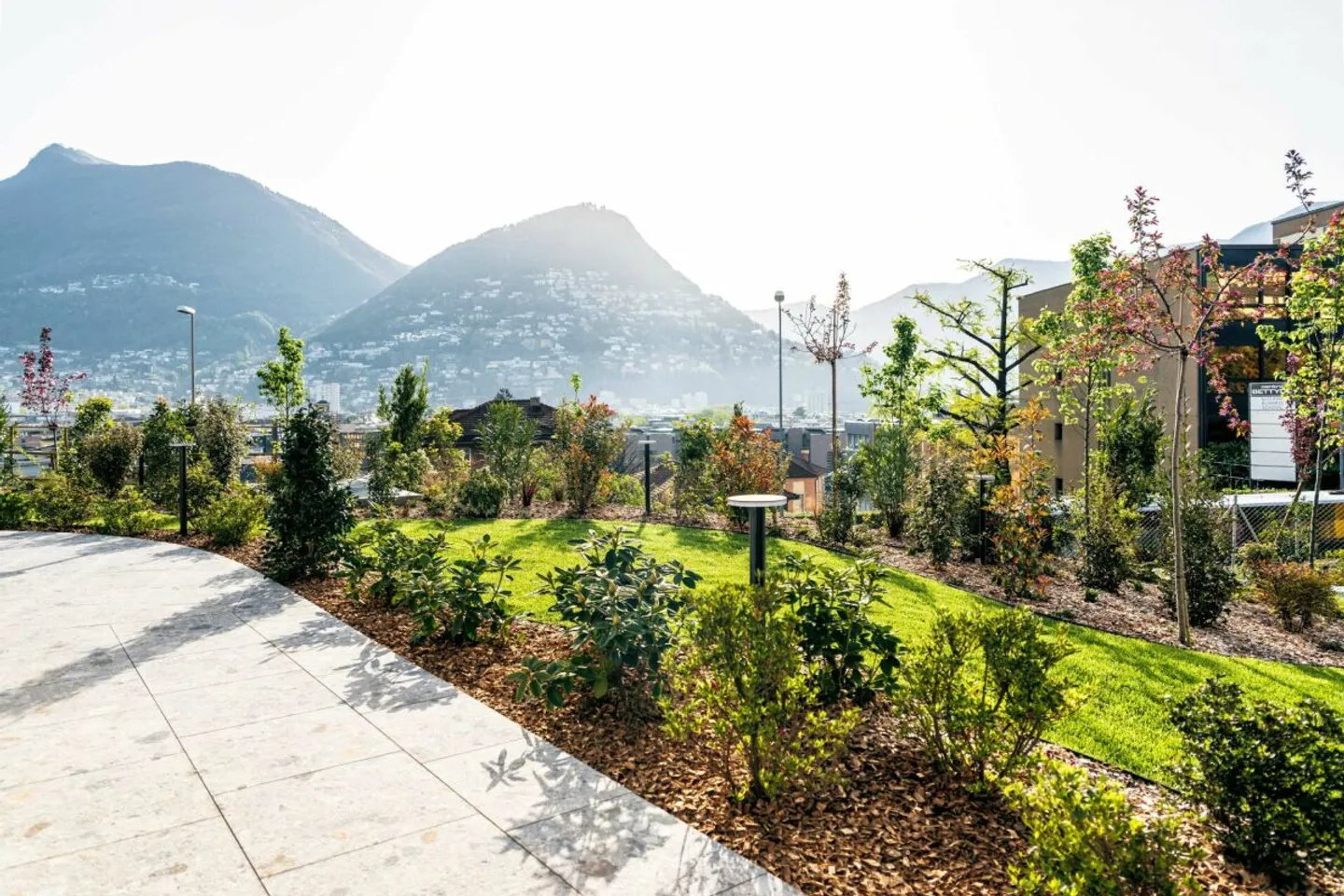 Penthouse of generous size with spectacular lake view - Photo 7 of 8