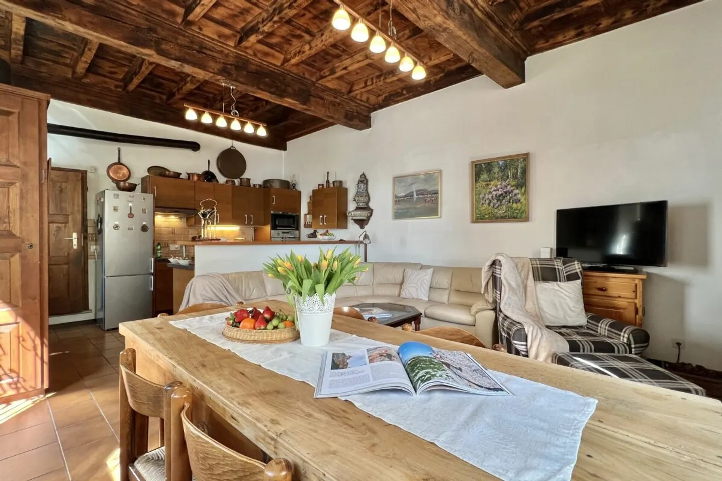 Grande casa di villaggio con vista sul lago, bel giardino e parcheggio - Foto 9 di 13