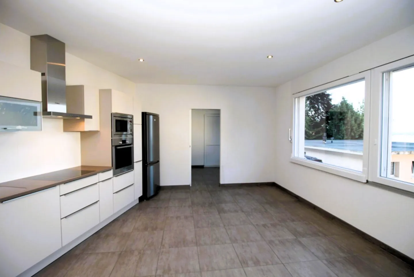 Geräumige Wohnung, Terrasse - Foto 1 von 6