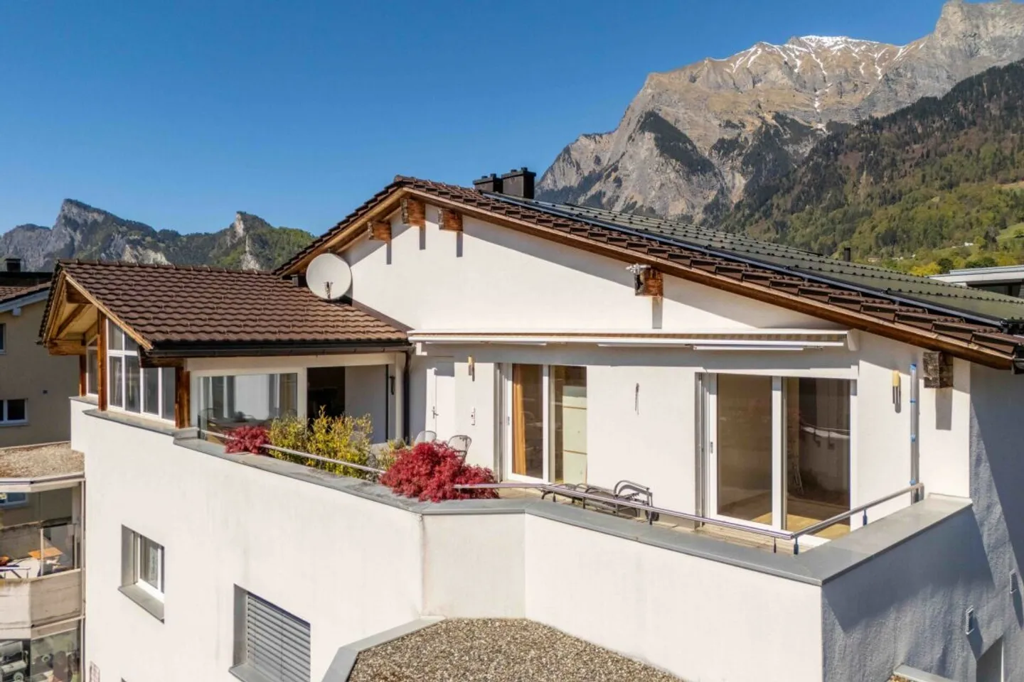 Penthouse unique de 4,5 pièces avec magnifique véranda à vendre - Photo 1 sur 13