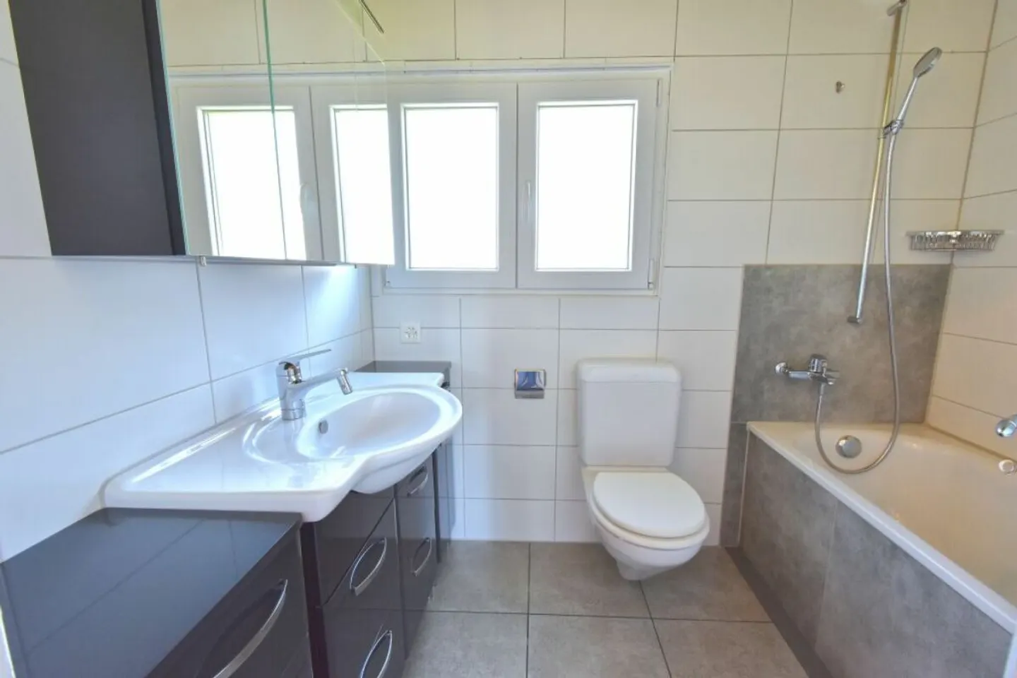 Charming Detached Family Home - Photo 10 of 13
