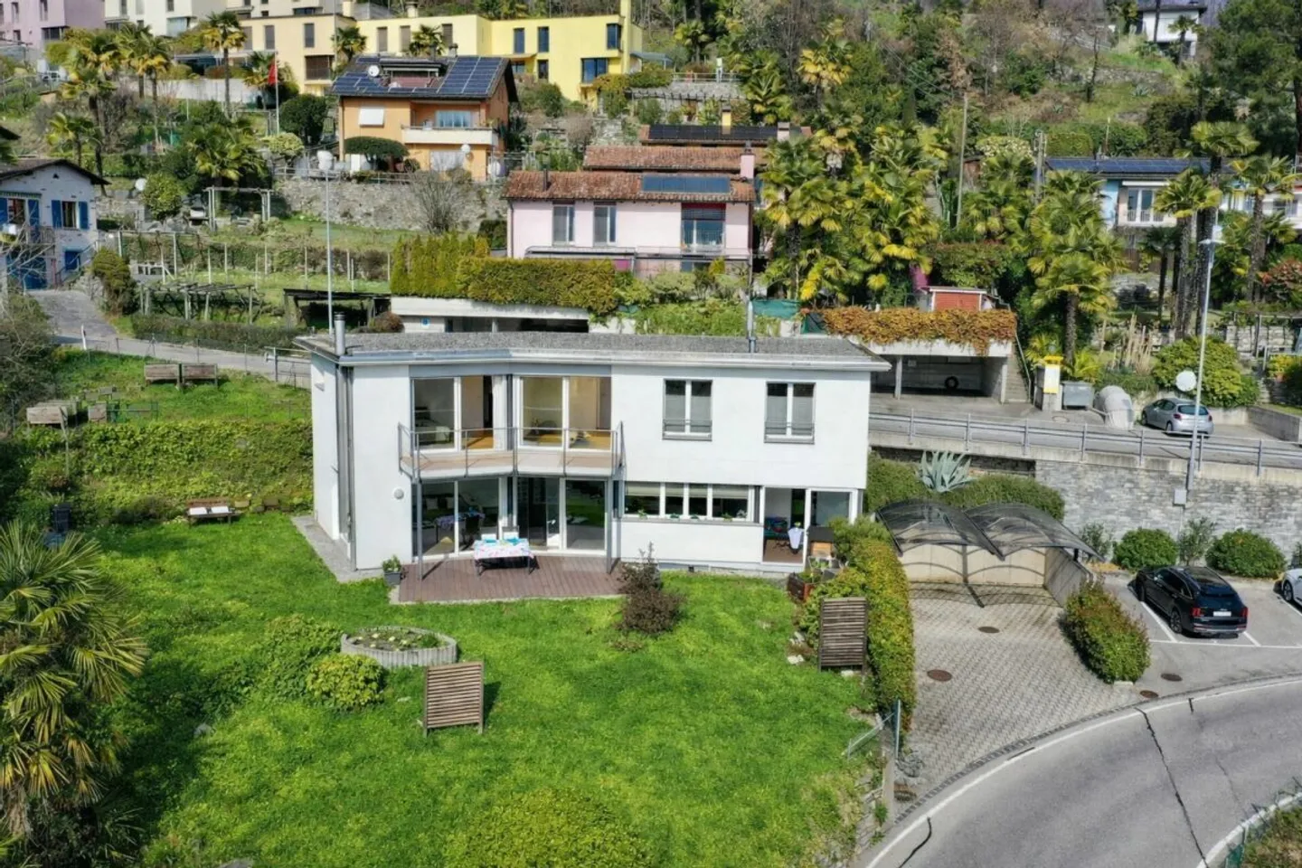 Modernes Familienhaus in Sonnenlage mit herrlichem Garten - Foto 1 di 13