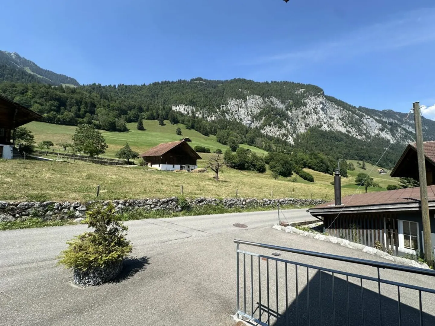 5½-Zimmer-Einfamilienhaus mit Top Ausbau an wunderbar Lage - Photo 9 of 11