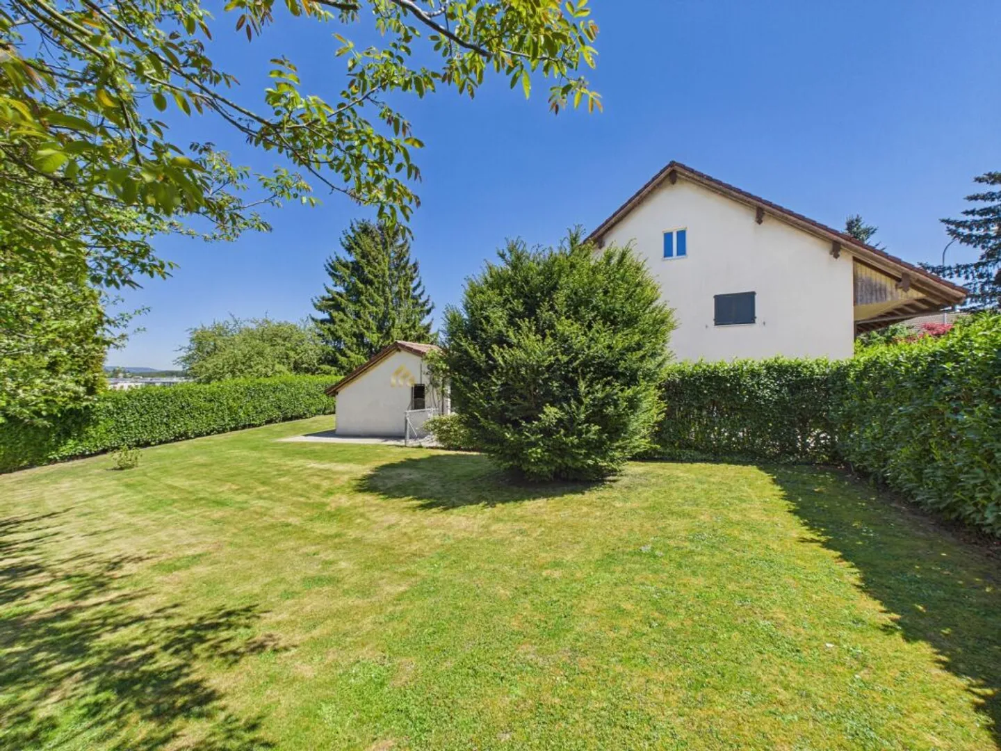 Geräumiges Familienhaus mit Garten - Foto 2 von 13