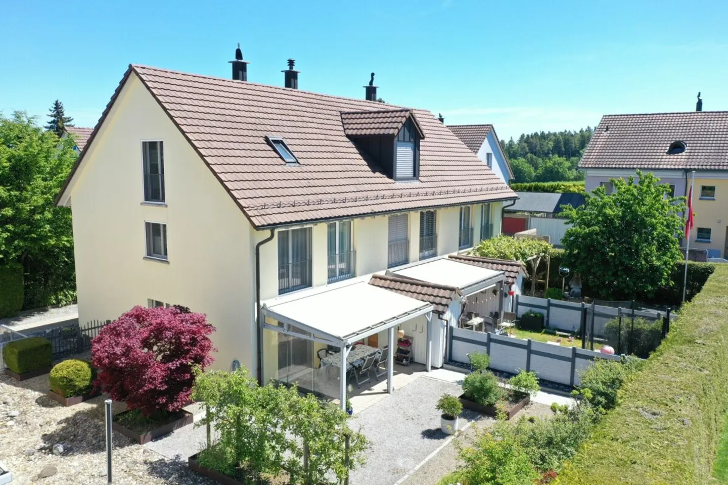 Charmantes Familienhaus in der Natur - Foto 1 von 12