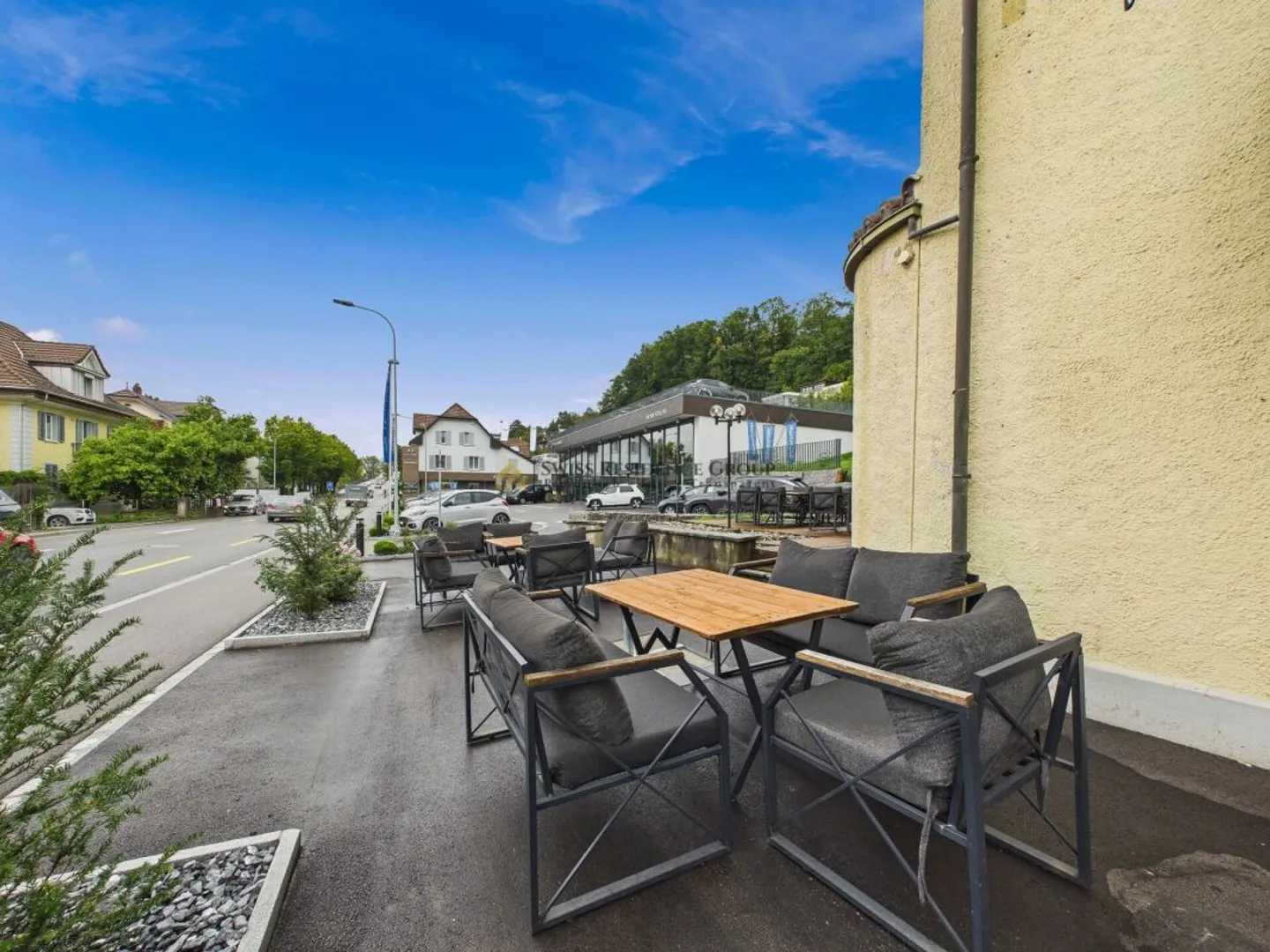 Attraktive Gastro-Location mit grosser Terrasse und TOP Einrichtung! - Foto 1 von 13